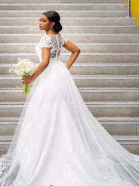 Custom Lace Bridal Wedding Gown – Elegant Pearl Detail Wedding Dress