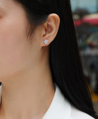 Paris Flower – Moissanite Diamond Stud Earrings in S925 Sterling Silver Platinum-Plated